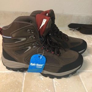 Men’s 10.5D Boots by Magellan